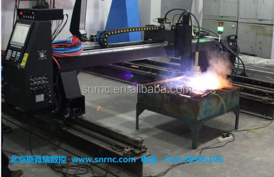 آلة القطع باللهب بالبلازما CNC العملاقة السوداء للصفائح المعدنية